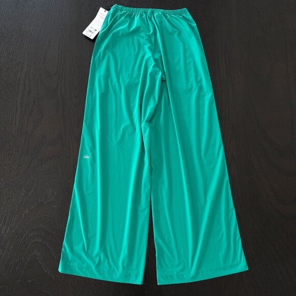 NWT - Alo Green Breezy Pant - Picture 3 of 5